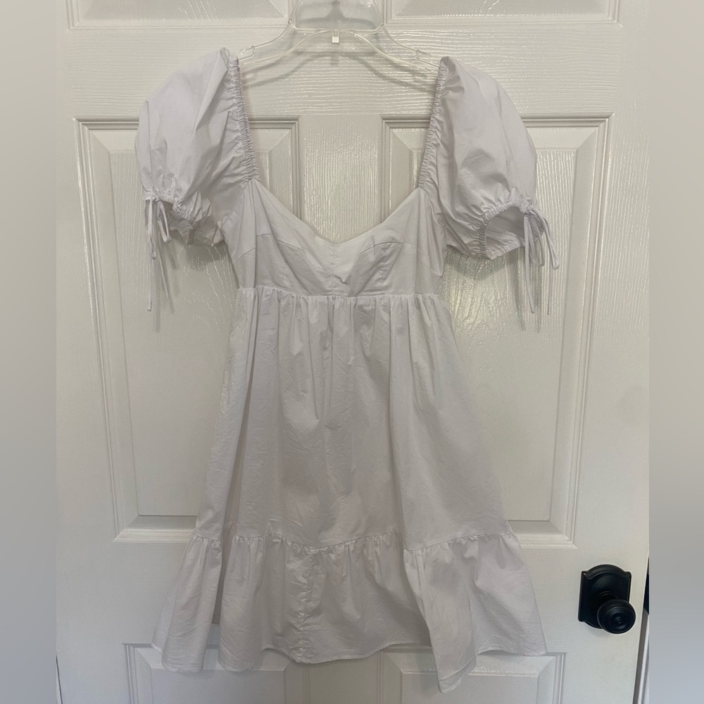 White puff sleeve dress